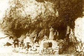 Photographie ancienne de la fontaine de Voire au début du XXe siècle