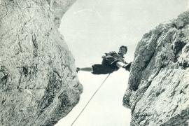 Gaston Rébuffat au pas de l'Arête à la Grande Candelle en 1940 © collection Poilroux