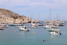 Surfréquentation à la calanque de Morgiret au Frioul © A. Zec - Parc national des Calanques