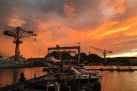 Les Trois Secs et le chantier naval vus depuis le Vieux-Port de La Ciotat © A. Zec - Parc national des Calanques