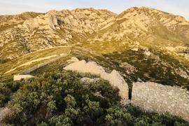 Murs séparant les domaines bastidaires dans le massif de Saint-Cyr © A. Zec - Parc national des Calanques