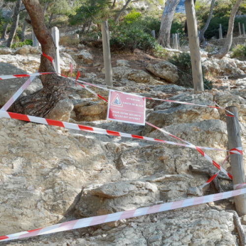 Chute de bloc Calanque de Sugiton et Pierre Tombées