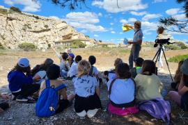 Les Blue Schools devant la falaise aux oiseaux du Frioul