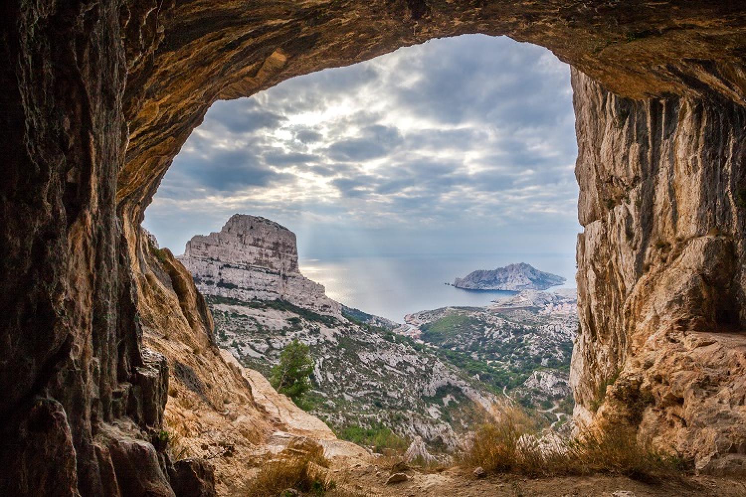 1-grotte_de_l_ermite_les_goudes_maxime_berenger-parc-national-calanques-marseille-cassis-la-ciotat.jpg