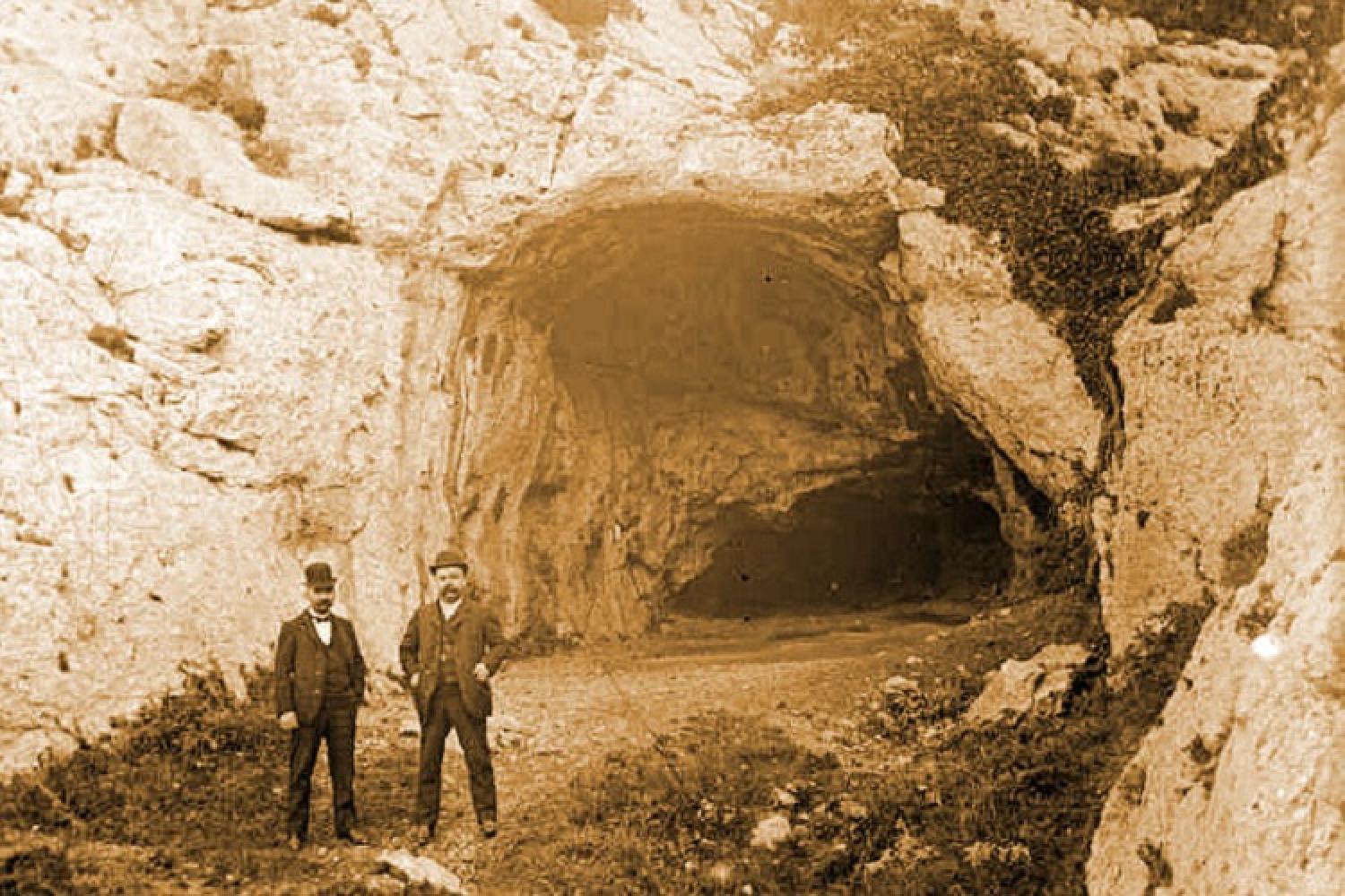 3_grotte_rolland_excursionnistes_33_fi_1414-1478_archives_marseille_sepia.jpg