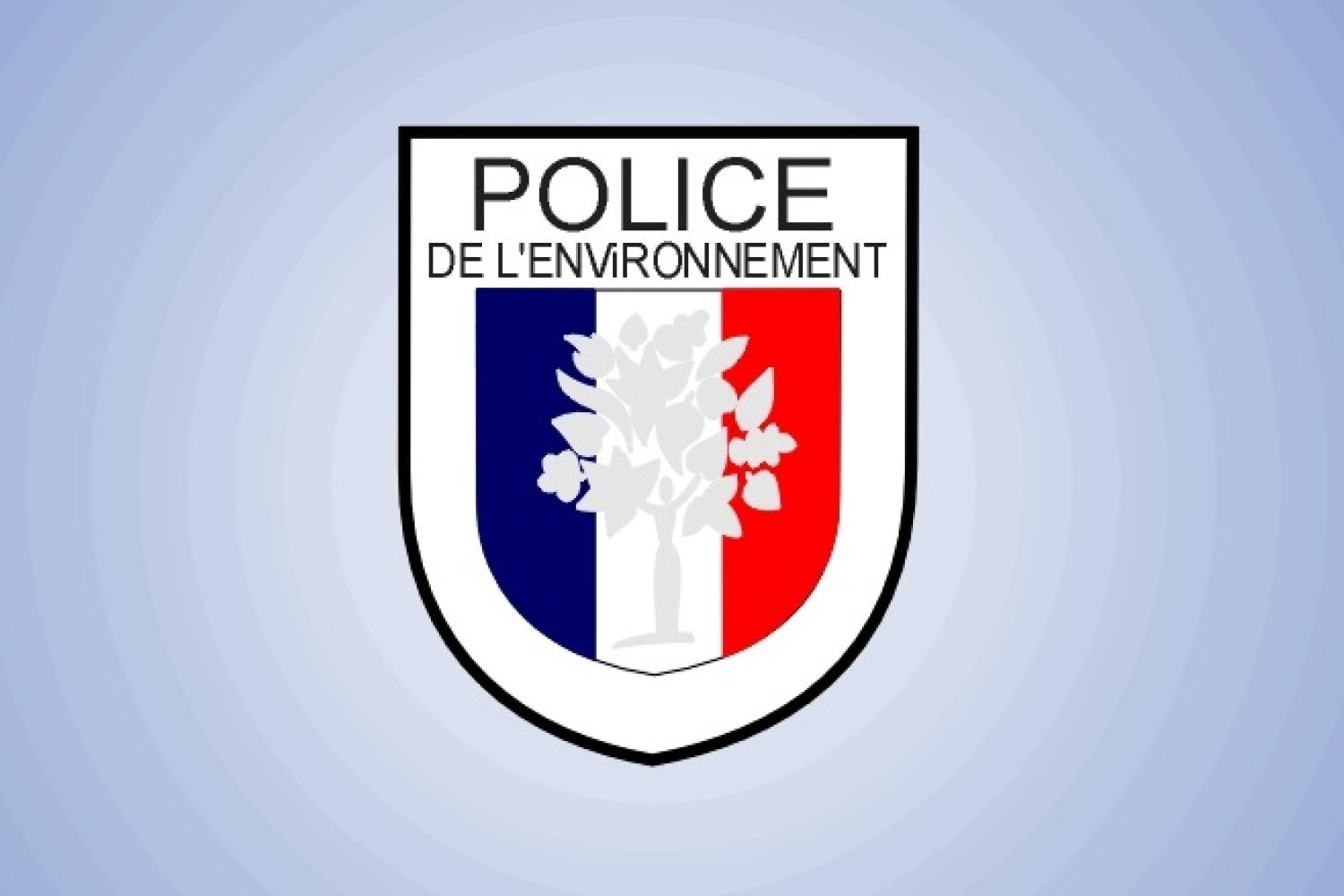 Comment la police de l'environnement veille-t-elle au respect des